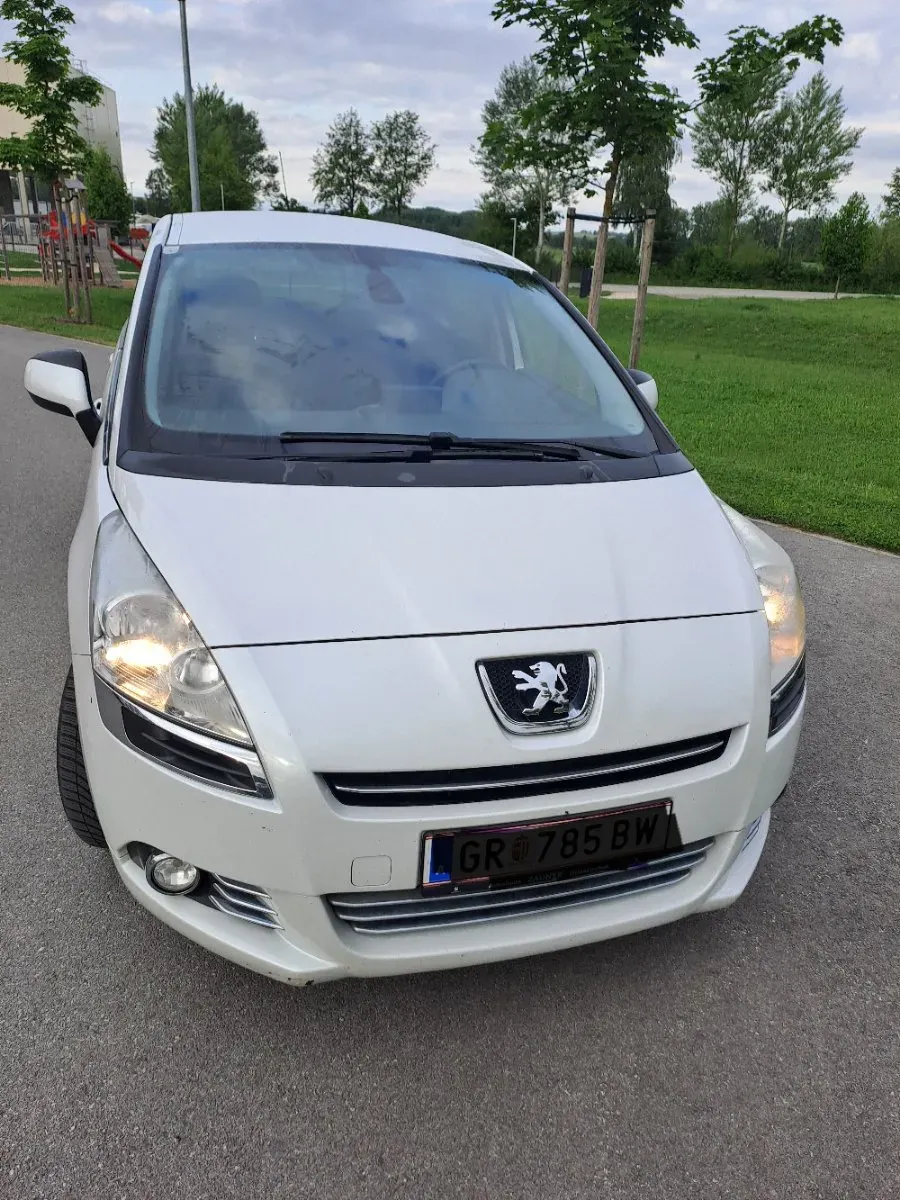 Peugeot 5008 2013 photo 2
