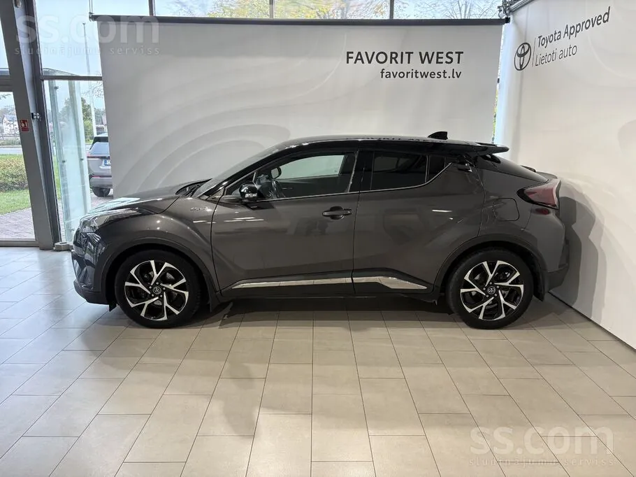Toyota C-Hr 2018 photo 2