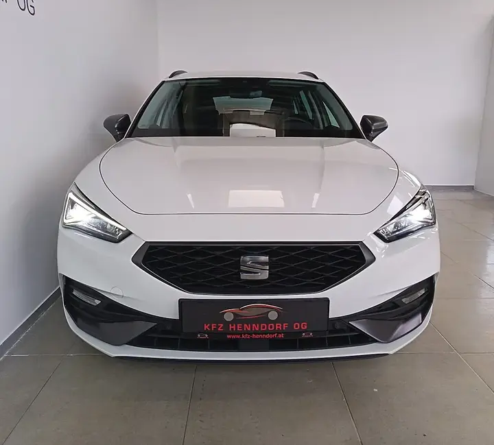 Seat Leon 2023 photo 2