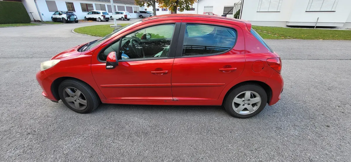 Peugeot 207 2007 photo 2