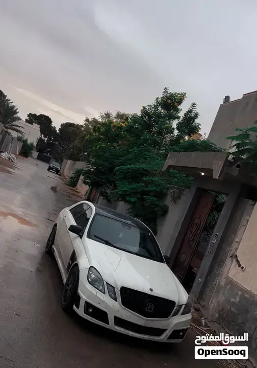 Mercedes-Benz E-Class 2011 photo 2