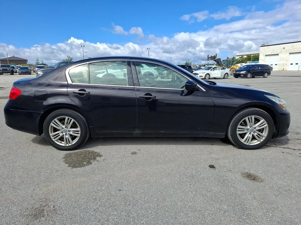 Infiniti G25 2011 photo 4
