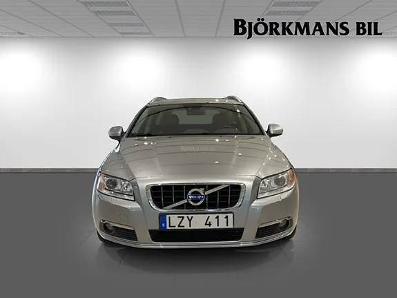 Volvo V70 2012 photo 2