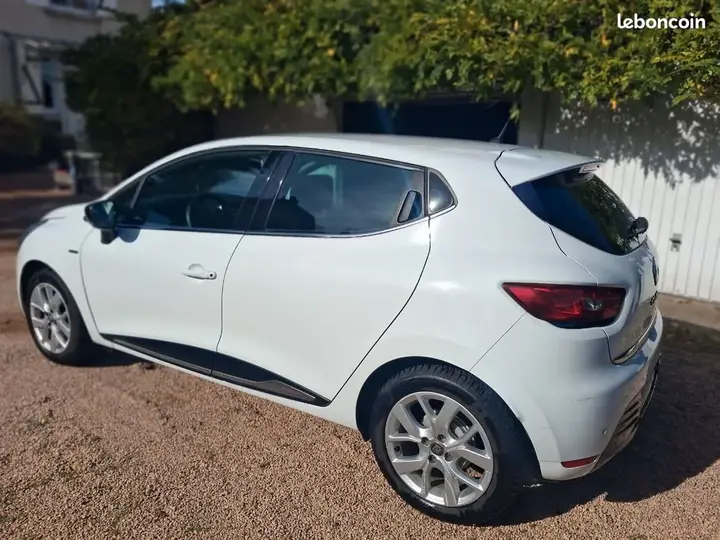 Renault Clio 2018 photo 2