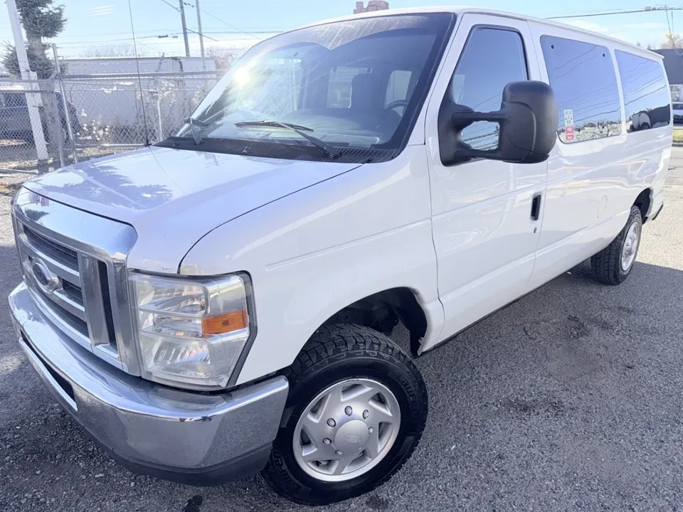 Ford Econoline 2011 photo 2