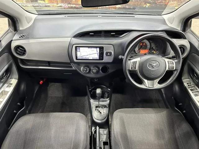 Toyota Vitz 2014 photo 5