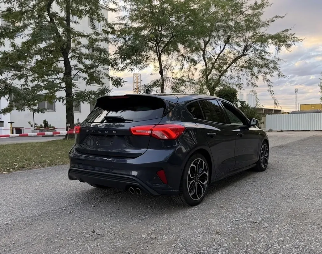 Ford Focus 2021 photo 2