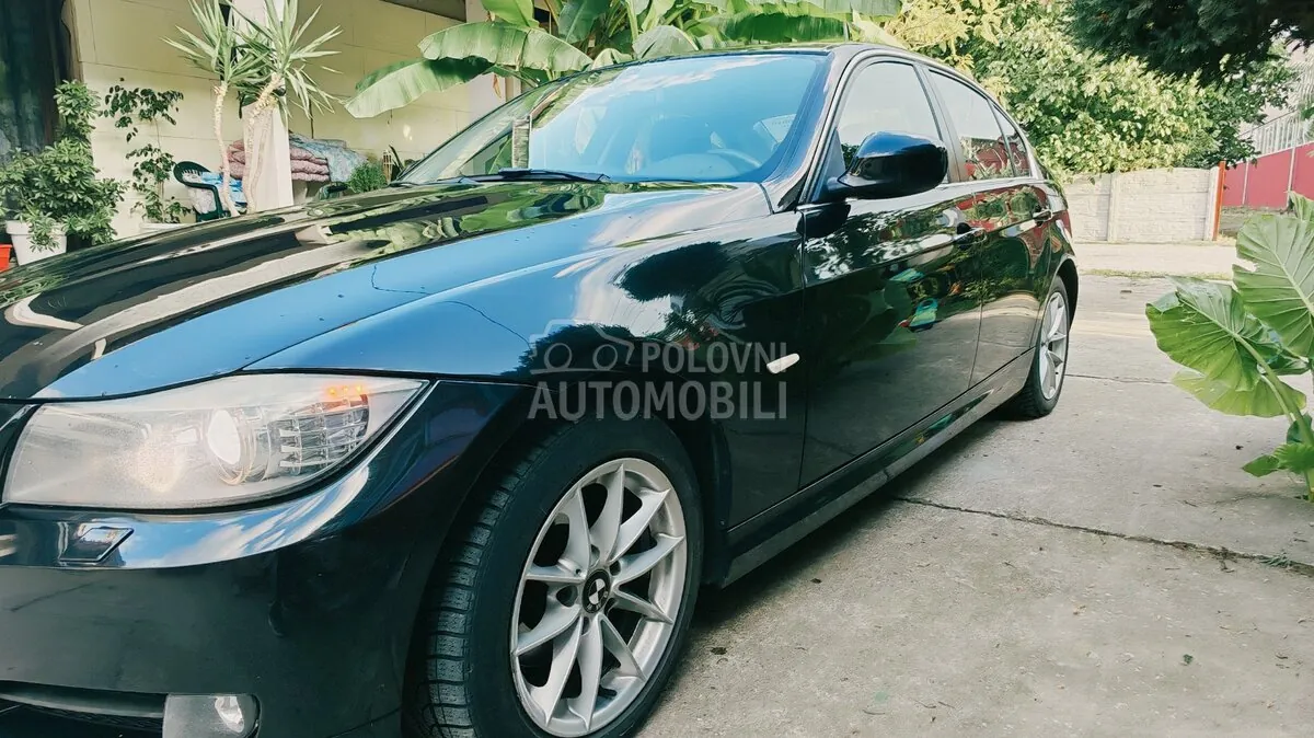 BMW 318 2011 photo 4
