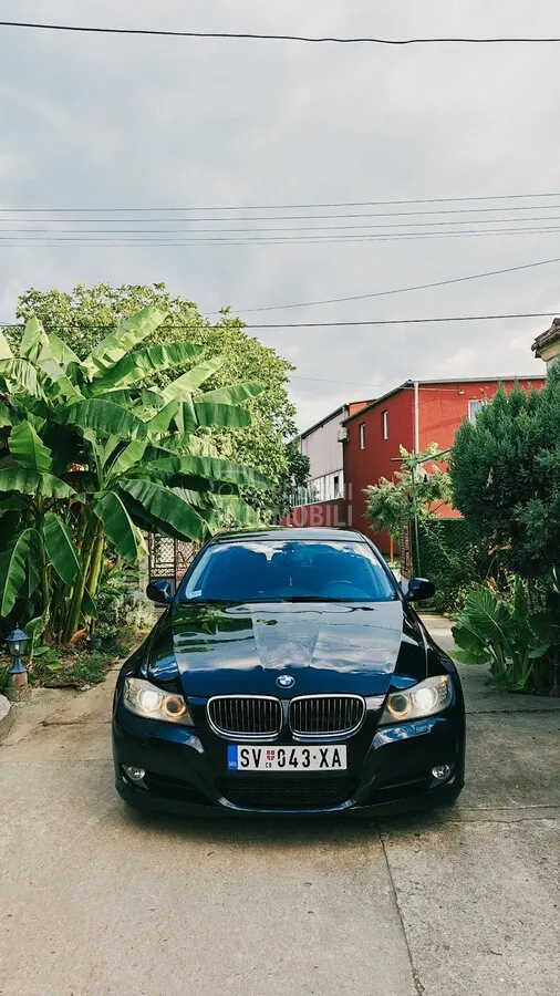 BMW 318 2011 photo 2