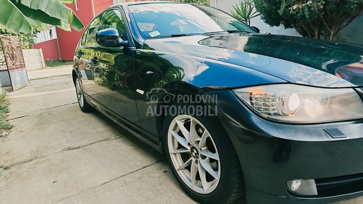 BMW 318 2011 photo 3