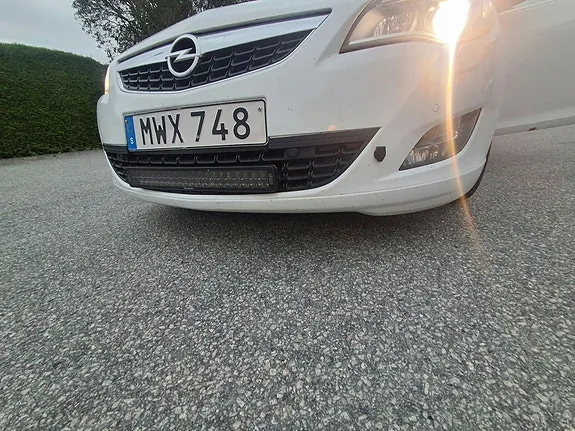 Opel Astra 2012 photo 4