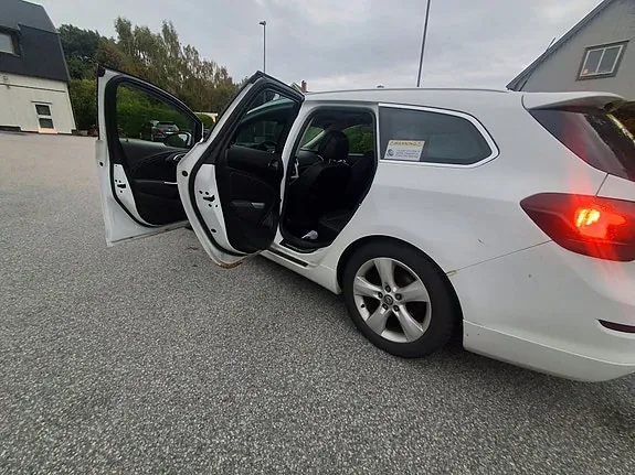 Opel Astra 2012 photo 5