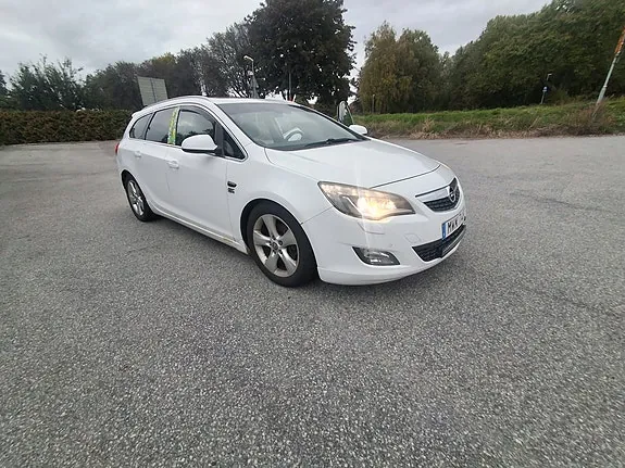 Opel Astra 2012 photo 2