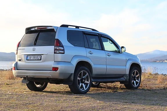 Toyota Land Cruiser 2005 photo 2