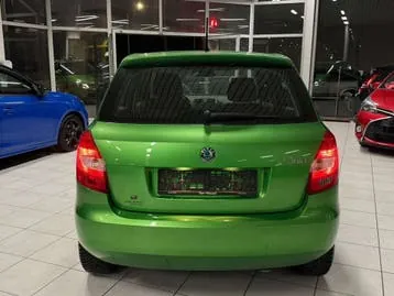Skoda Fabia 2012 photo 3