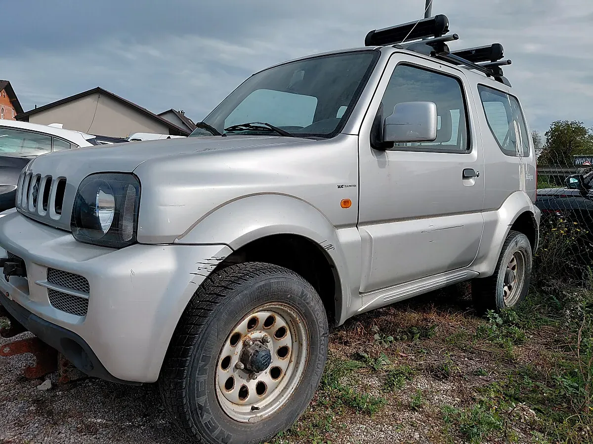 Suzuki Jimny 2011 photo 2