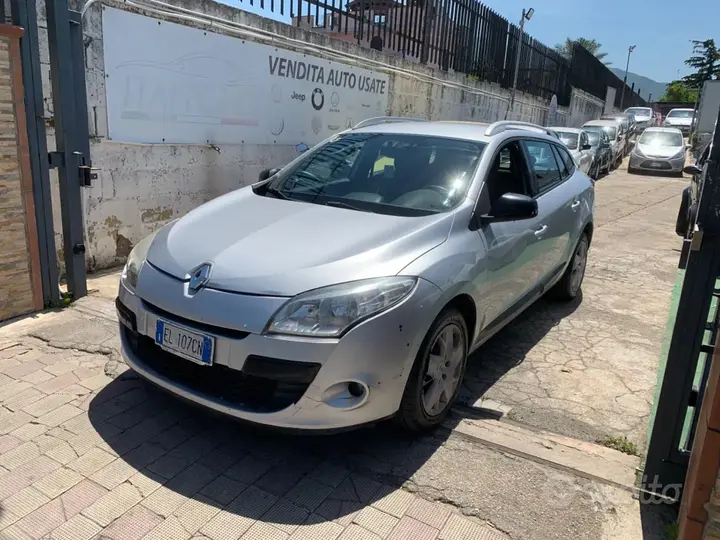 Renault Megane 2011 photo 2