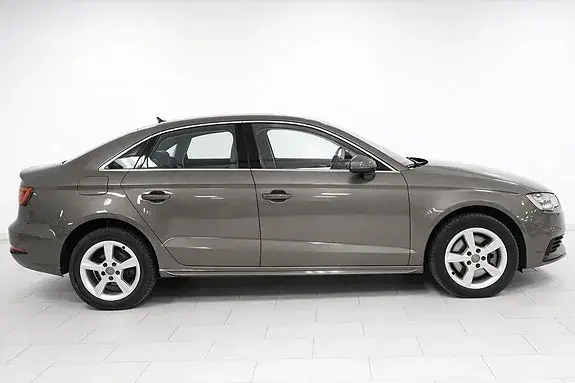 Audi A3 2015 photo 2