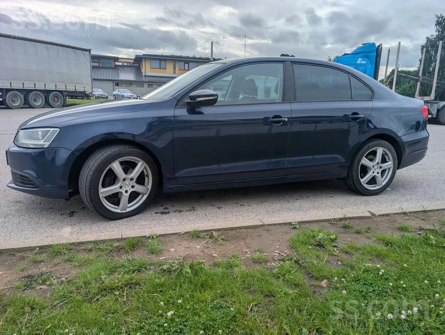 Volkswagen Jetta 2012 photo 2