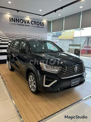 Toyota Innova Cross