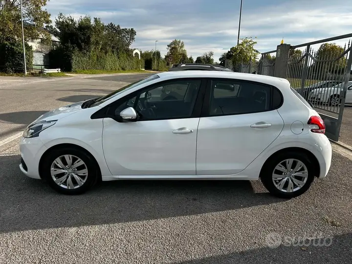 Peugeot 208 2016 photo 5