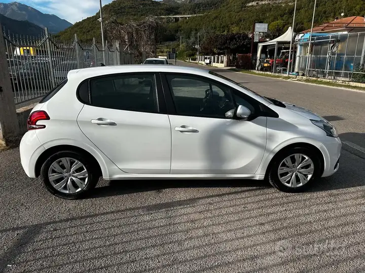 Peugeot 208 2016 photo 4