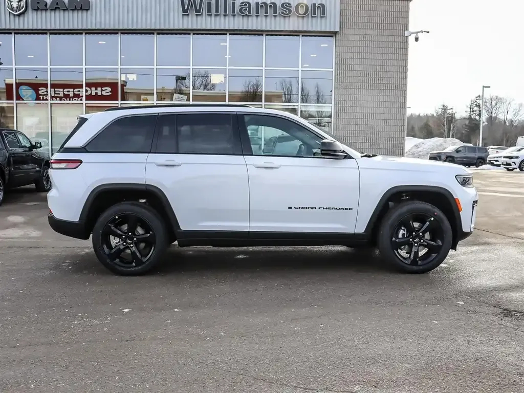 Jeep Grand Cherokee 2026 photo 4