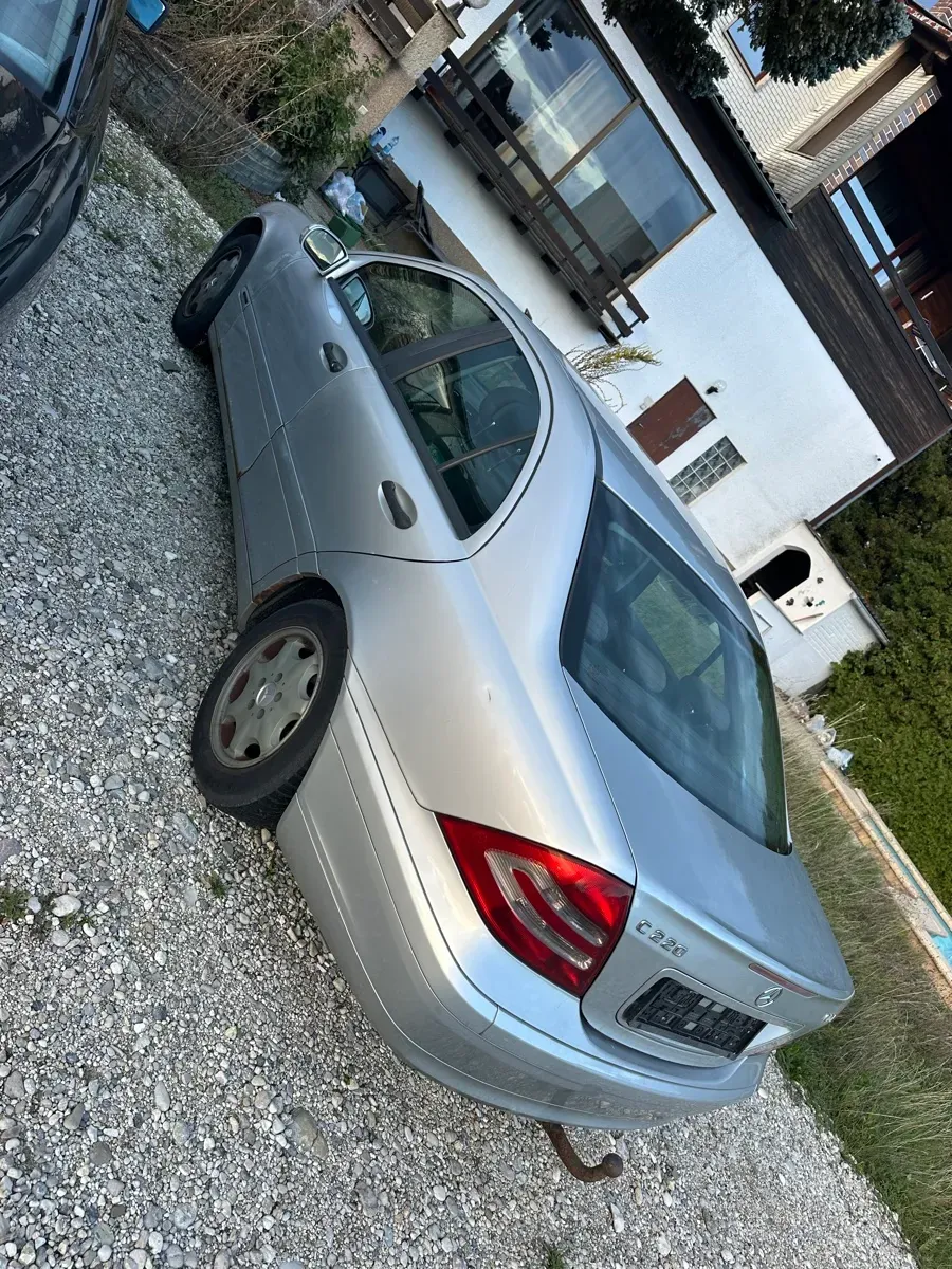 Mercedes-Benz C-Class 2004 photo 2