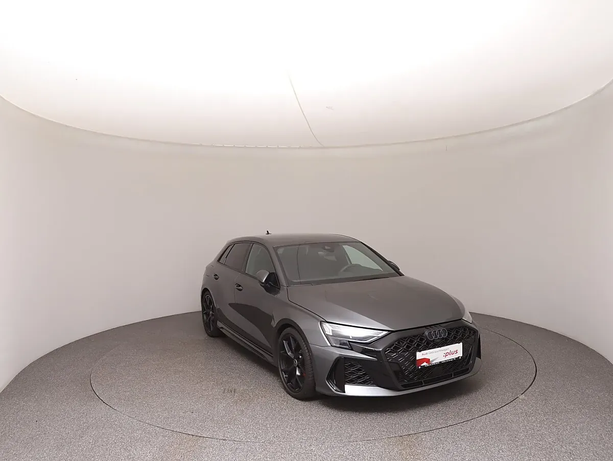 Audi A3 2024 photo 2