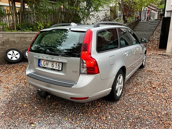 Volvo V50 2011 photo 2