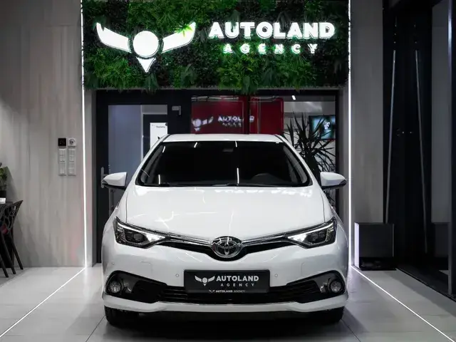 Toyota Auris 2017 photo 2