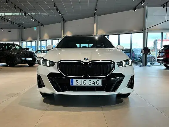 BMW 530E 2027 photo 2