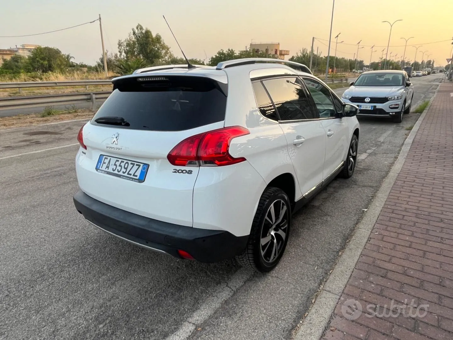 Peugeot 2008 2015 photo 2
