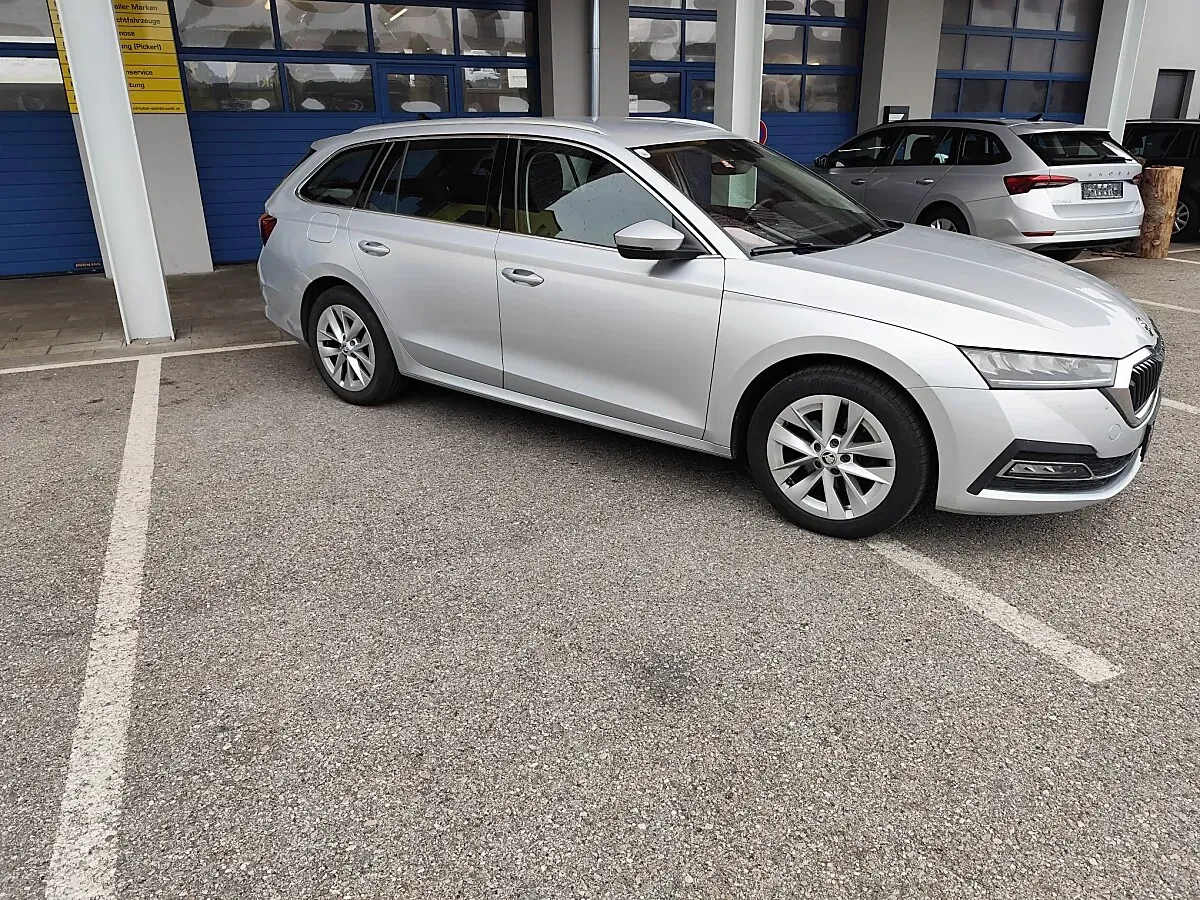 Skoda Octavia 2022 photo 2