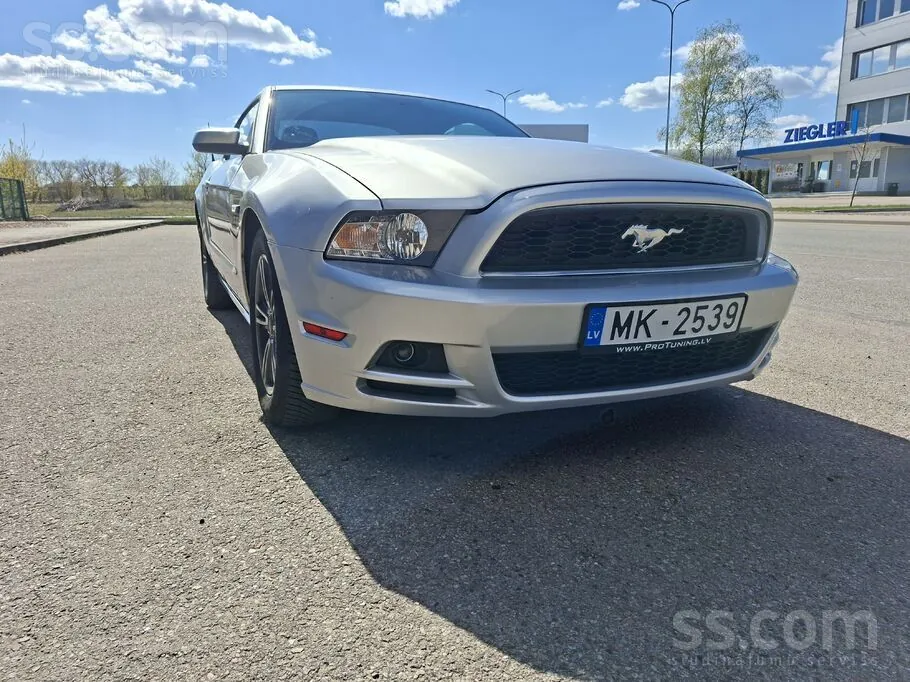 Ford Mustang 2011 photo 2