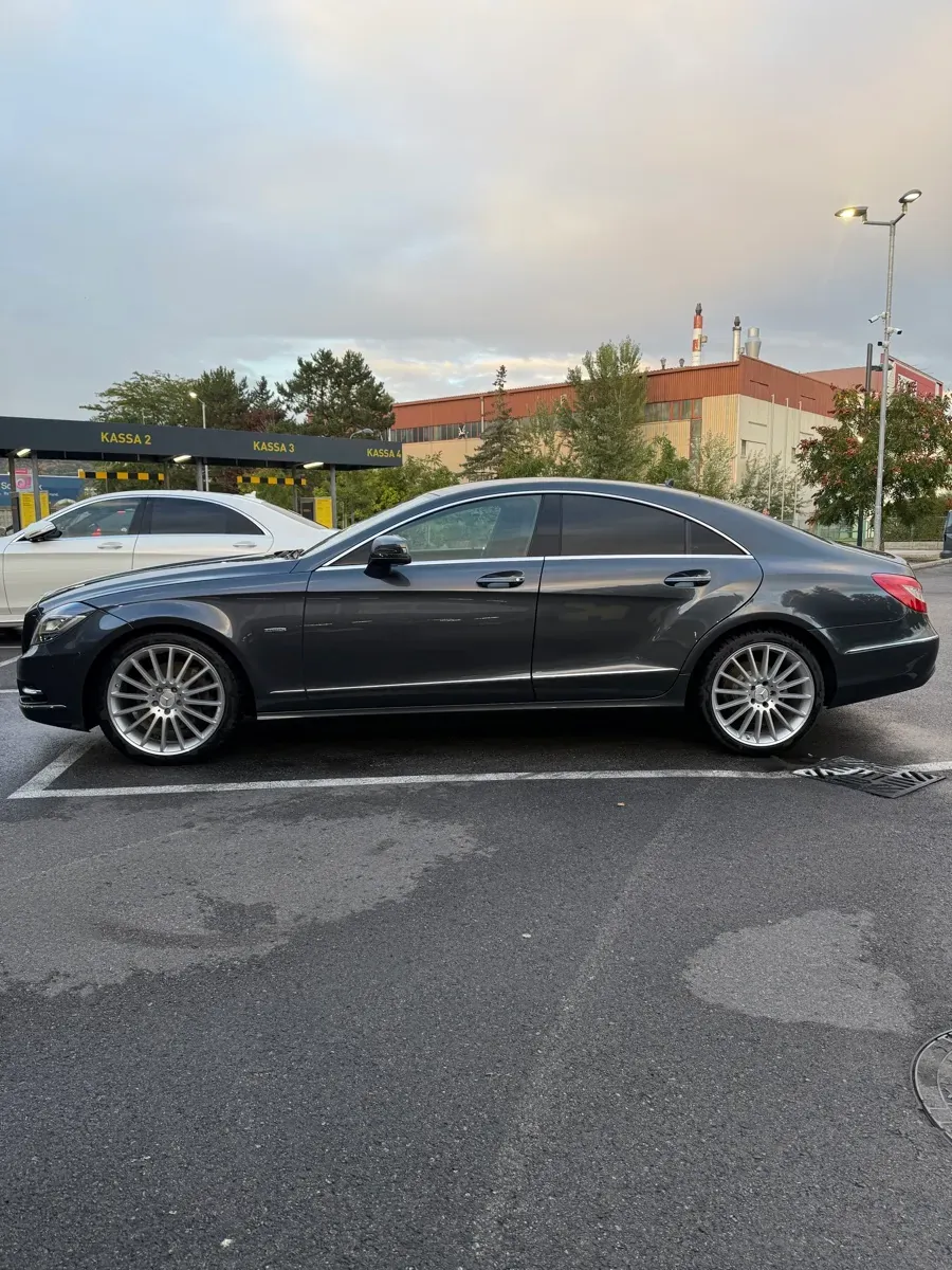Mercedes-Benz Cls-Class 2011 photo 3