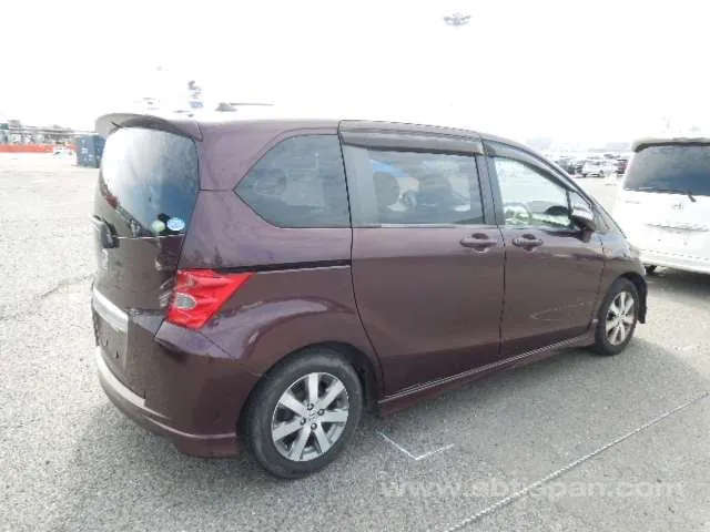 Honda Freed 2011 photo 4