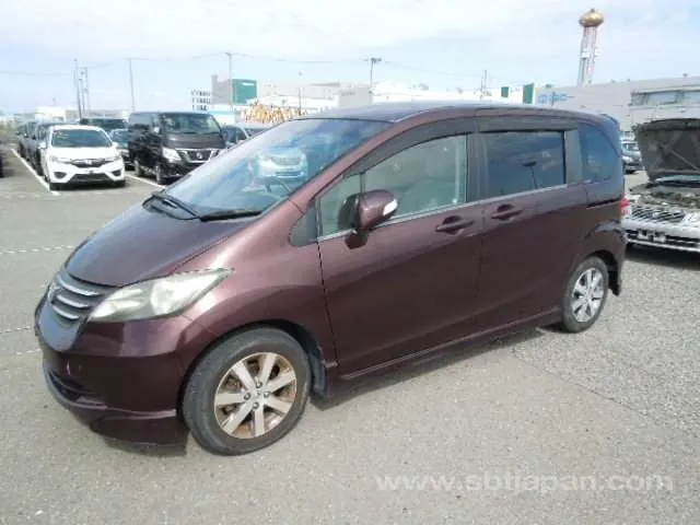Honda Freed 2011 photo 2
