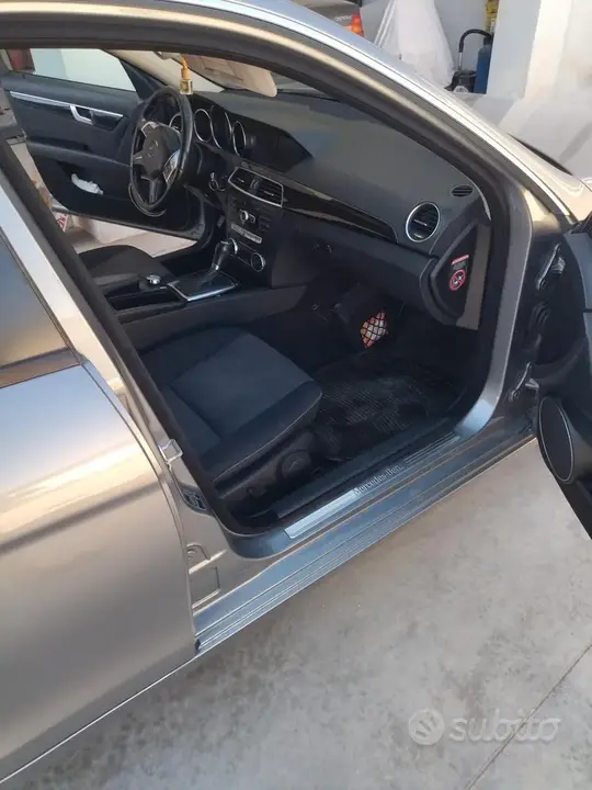 Mercedes-Benz C 2025 photo 3