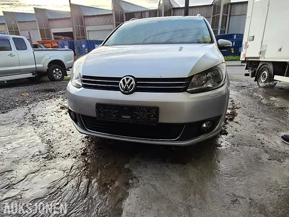 Volkswagen Touran 2013 photo 2