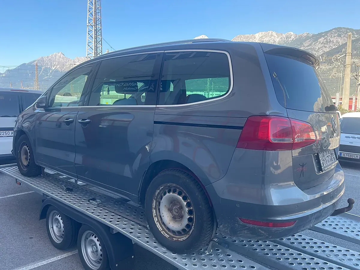 Volkswagen Sharan 2012 photo 2
