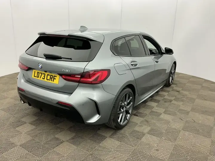 BMW 1 Series 2023 photo 3