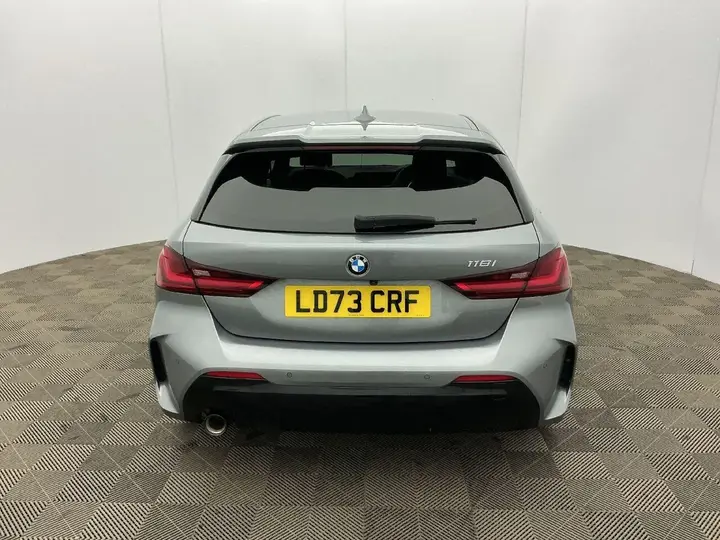 BMW 1 Series 2023 photo 4