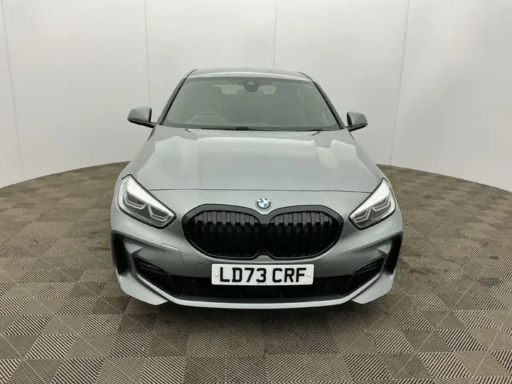 BMW 1 Series 2023 photo 2