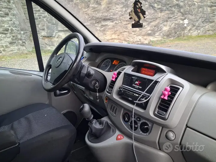 Opel Vivaro 2009 photo 4