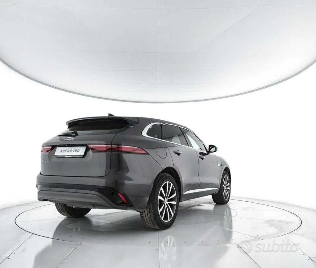 Jaguar F-Pace 2022 photo 2