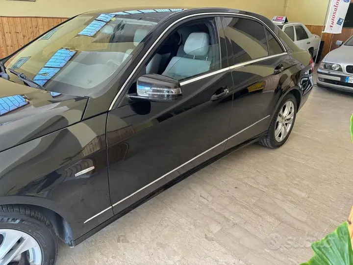 Mercedes-Benz E-Class 2009 photo 4