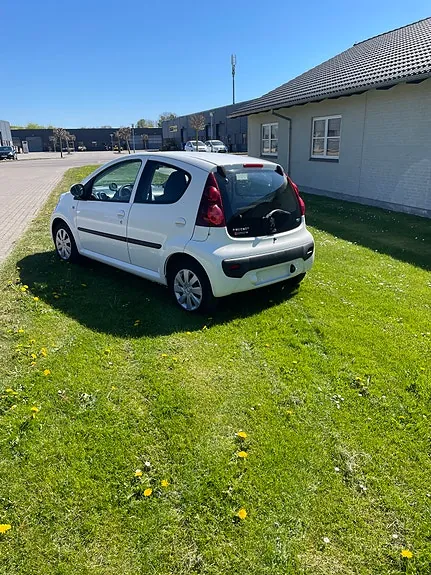 Peugeot 107 2014 photo 2