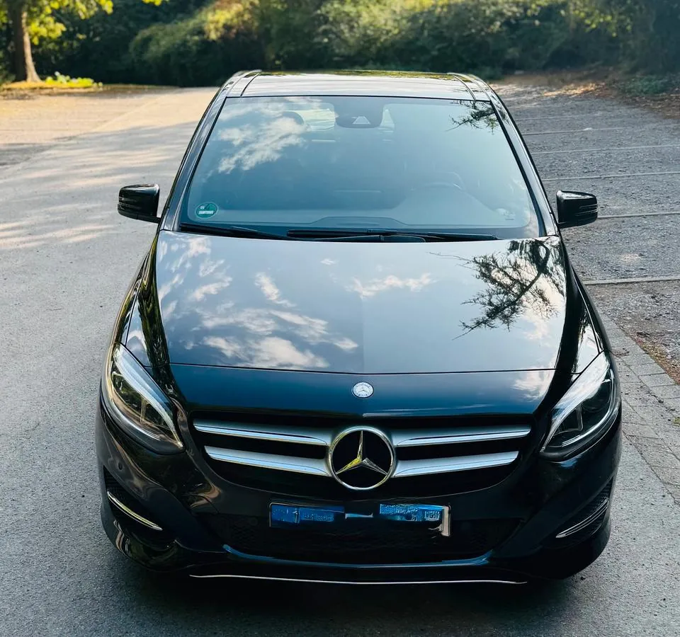 Mercedes-Benz B180