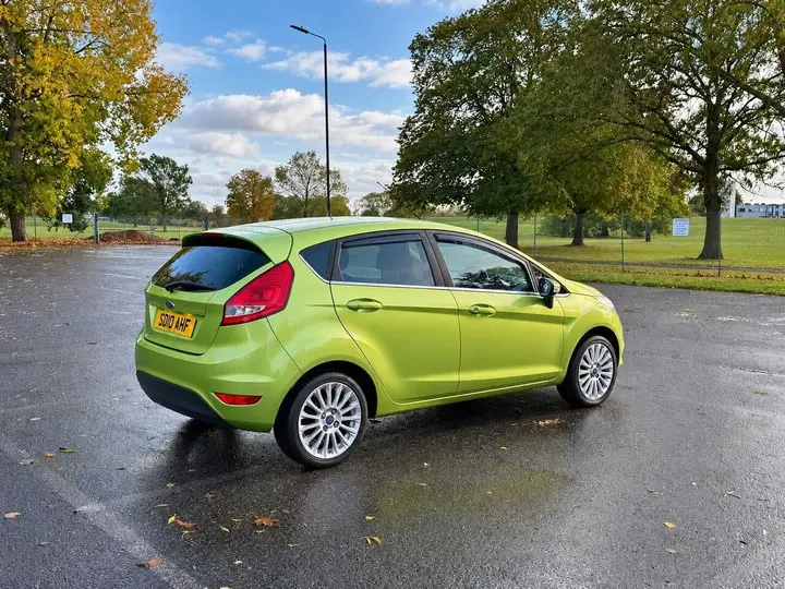 Ford Fiesta 2010 photo 4